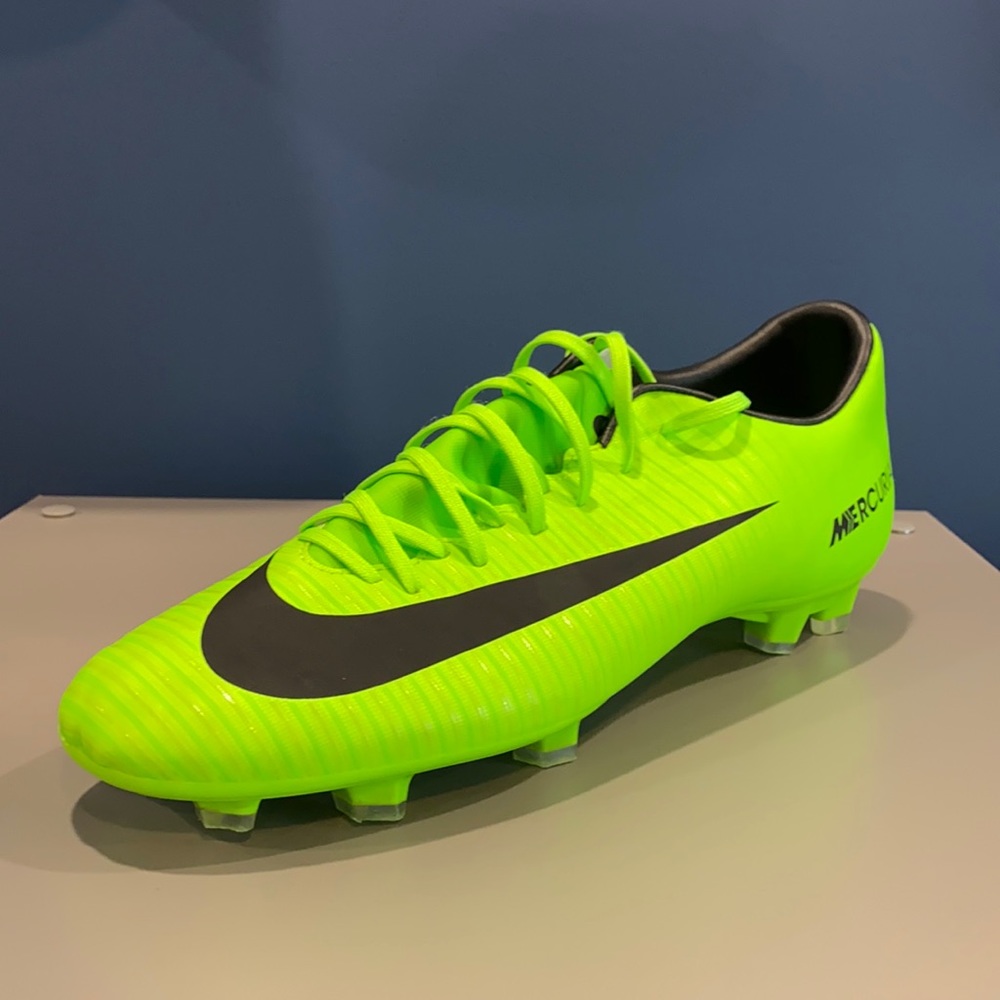 Nike Mercurial Vapor 11 Cleats Men’s 10.5 green